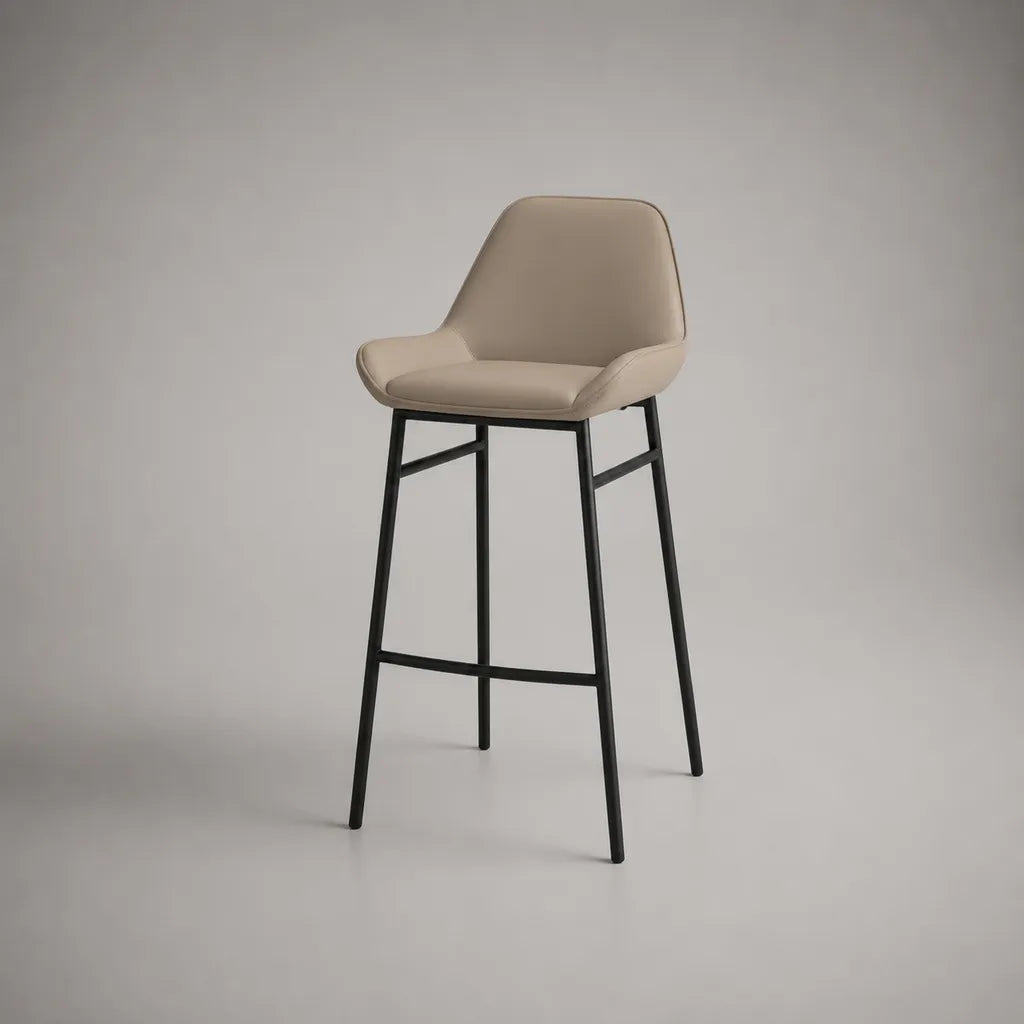 Tabouret de bar en similicuir beige avec dossier et structure en acier noir, 53 × 52 × 102 cm, assise à 75 cm